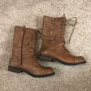 Women’s combat boots. Size 10